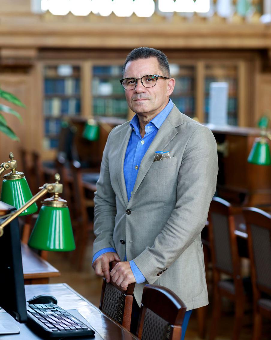 В залах Ленинки днём всегда царит тишина. 