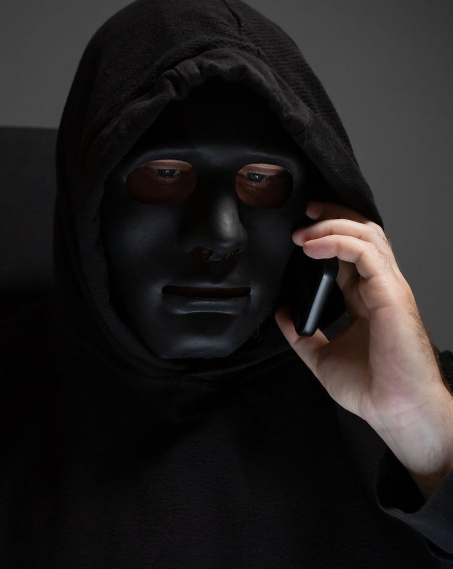 Эксперты "Перезвони сам" рассказали, какие фразы мошенников помогут их вычислить