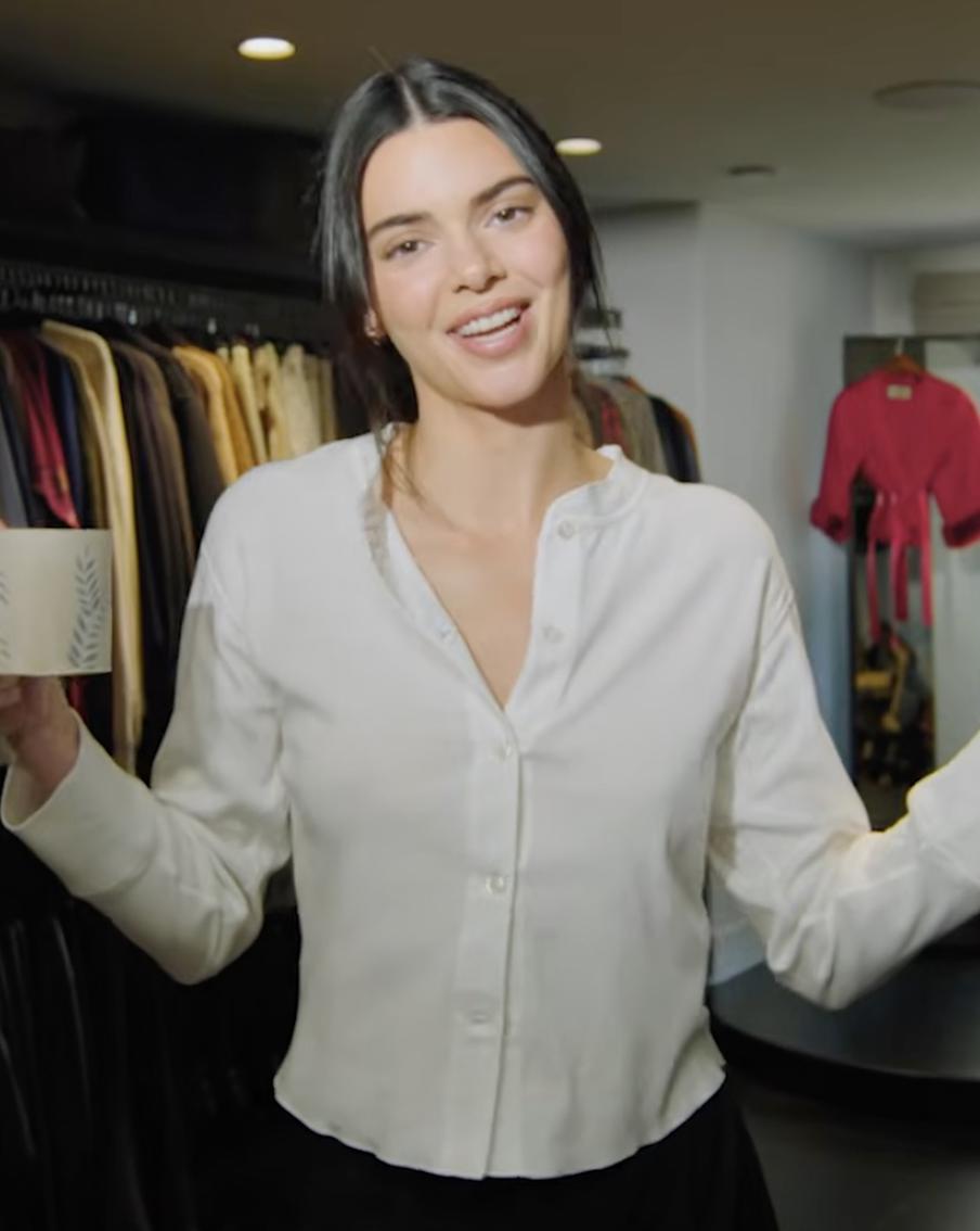 Кендалл Дженнер и звезда "Эйфории" Джейкоб Элорди встречаются несколько месяцев. Супермодель и актёр, известный по роли в "Эйфории" и "Грозовом перевале", тайно узнают друг друга последние несколько месяцев. Слухи усилились после фестиваля "Коачелла", где пару заметили вместе, а затем на закрытой вечеринке Кендалл они откровенно флиртовали