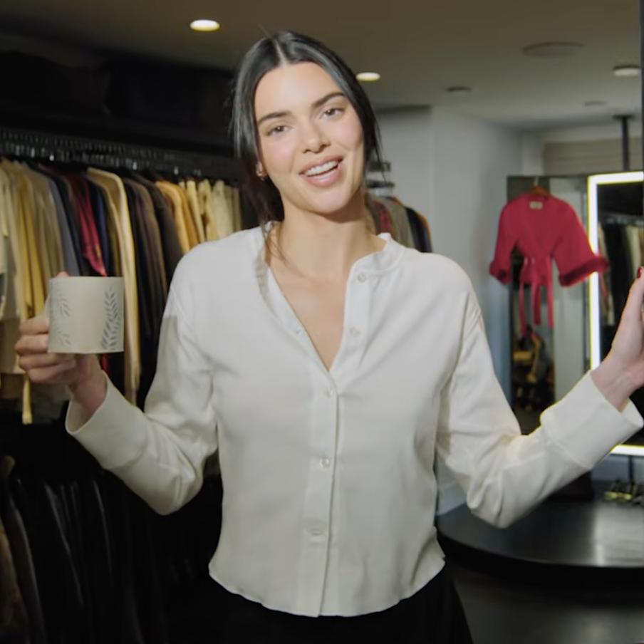 Кендалл Дженнер и звезда "Эйфории" Джейкоб Элорди встречаются несколько месяцев. Супермодель и актёр, известный по роли в "Эйфории" и "Грозовом перевале", тайно узнают друг друга последние несколько месяцев. Слухи усилились после фестиваля "Коачелла", где пару заметили вместе, а затем на закрытой вечеринке Кендалл они откровенно флиртовали