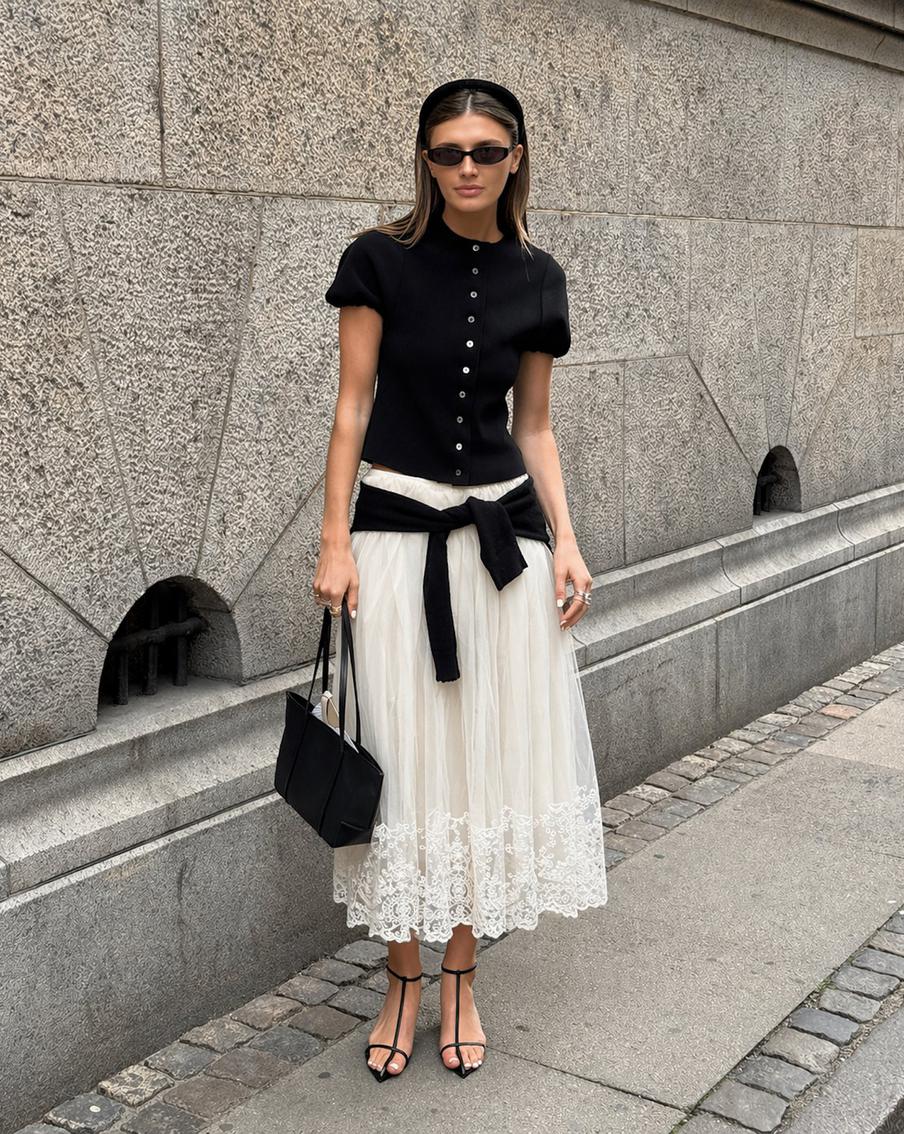 Необязательно подбирать комплект – смело миксуйте жакет с разными юбками.