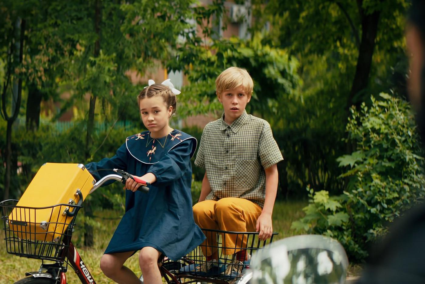 Юные актёры – Любава Долински и Феодор Кирсанов – расскажут о съёмках ленты на паблик-токе.