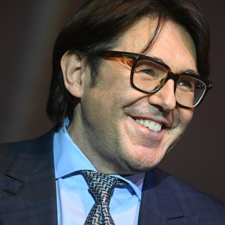 Андрей Малахов запустил круглосуточную радиостанцию "Песни от всей души". Известный телеведущий и журналист дал старт эфирному вещанию нового проекта 23 апреля из студии в Челябинске. Радиостанция станет круглосуточным домом для народных хитов, советских шлягеров и авторских песен, которые исполняют герои одноимённого телешоу