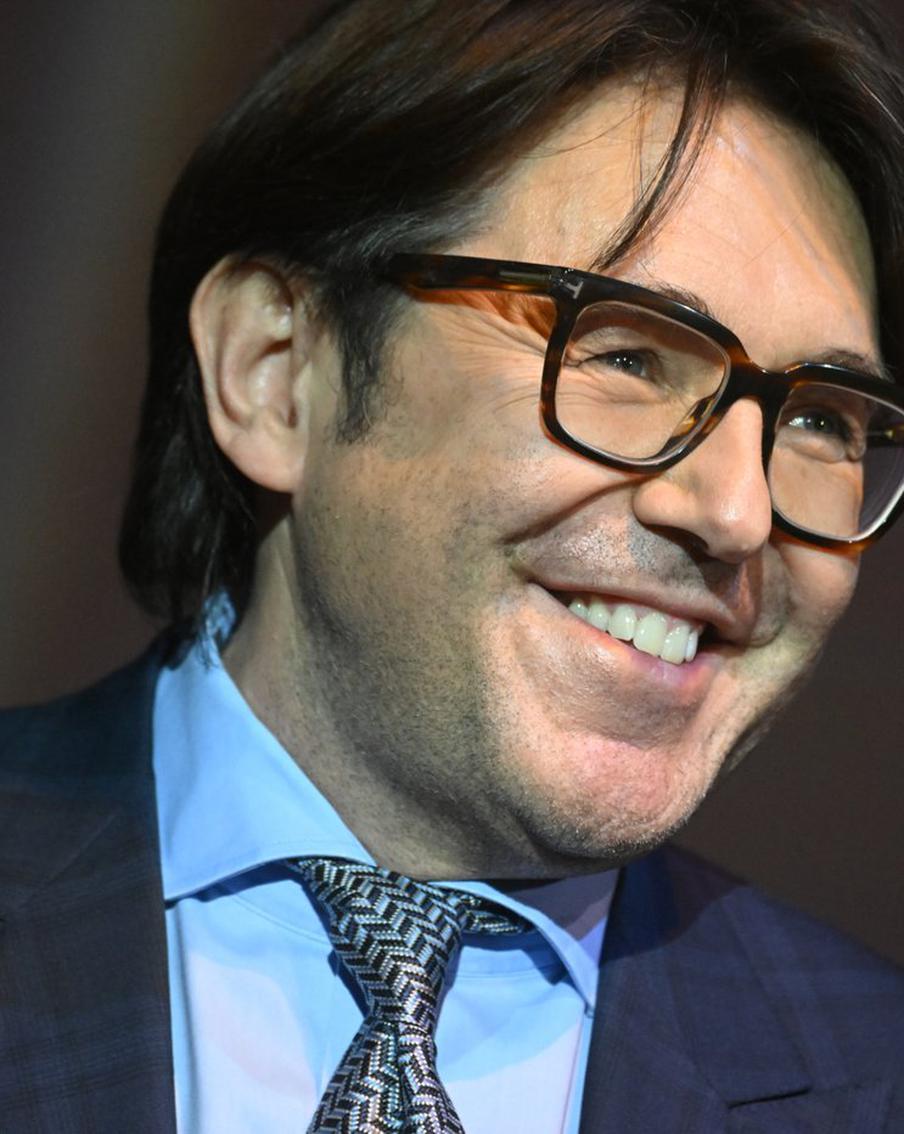 Андрей Малахов запустил круглосуточную радиостанцию "Песни от всей души". Известный телеведущий и журналист дал старт эфирному вещанию нового проекта 23 апреля из студии в Челябинске. Радиостанция станет круглосуточным домом для народных хитов, советских шлягеров и авторских песен, которые исполняют герои одноимённого телешоу