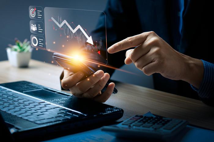 Доходность вкладов падает: стоит ли сейчас брать заём