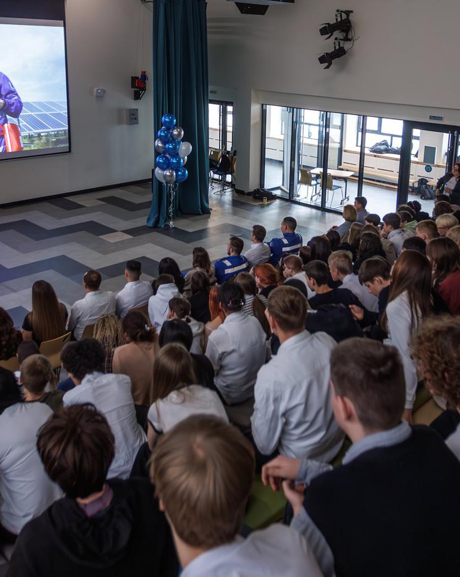 Школьники посмотрели фильм о карьере в промышленности