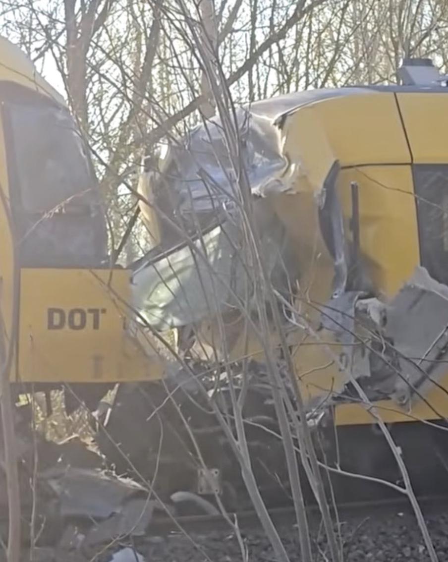 В Дании столкнулись два поезда: есть пострадавшие в критическом состоянии. Крупное железнодорожное происшествие случилось утром в четверг недалеко от города Хиллерёд, примерно в 40 километрах к северу от Копенгагена. Четыре человека получили тяжёлые травмы, ещё 12 пострадавших – с лёгкими повреждениями. Пассажиров эвакуировали