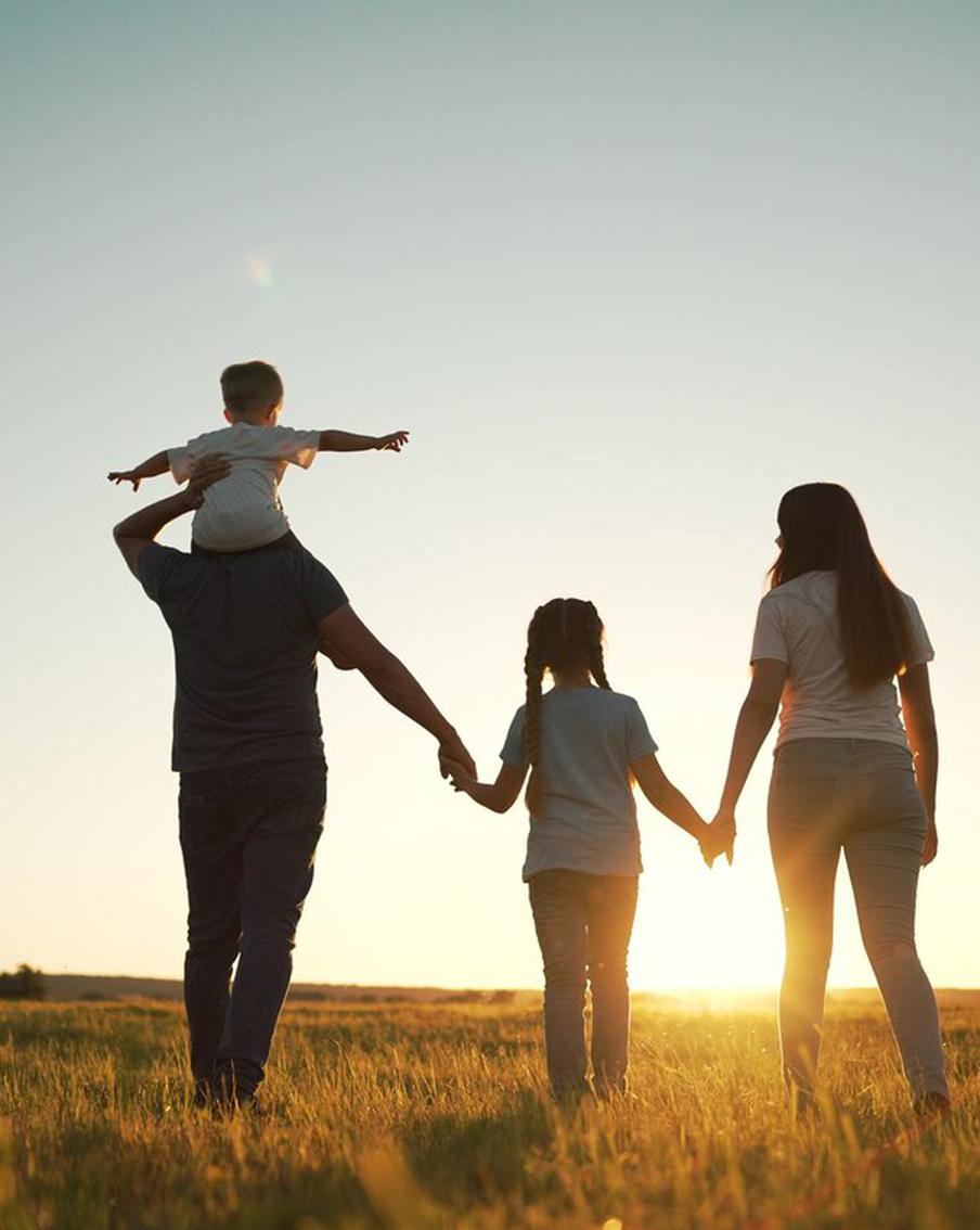 Новая налоговая выплата для семей с детьми охватит 4 миллиона родителей. Вице-премьер Татьяна Голикова на конференции "Демографический перелом в России" анонсировала ежегодную поддержку работающих матерей и отцов с двумя и более детьми и невысокими доходами. Мера затронет почти 11 миллионов несовершеннолетних. Выплата начнёт действовать с текущего года