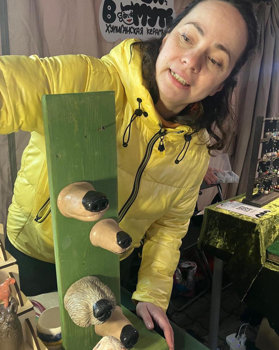 Один из таких носов нужно повесить в квартире на видном месте и перед выходом из дома тереть – на удачу.