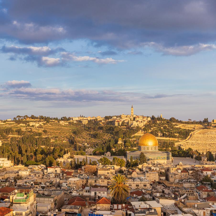 В Иерусалиме почтили память жертв геноцида советского народа. У монумента "Свеча памяти" дипломаты России, Белоруссии, Армении, Казахстана и Узбекистана возложили венки. Посол РФ Анатолий Викторов заявил, что нацизм в современном мире прославляется, а советские мемориалы сносятся, поэтому эта дата станет ответом на попытки стереть правду