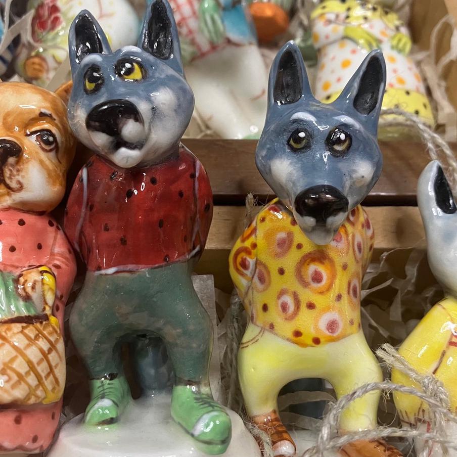 "Наше псё": сколько в Москве стоят пчелобаки и гиены огненные