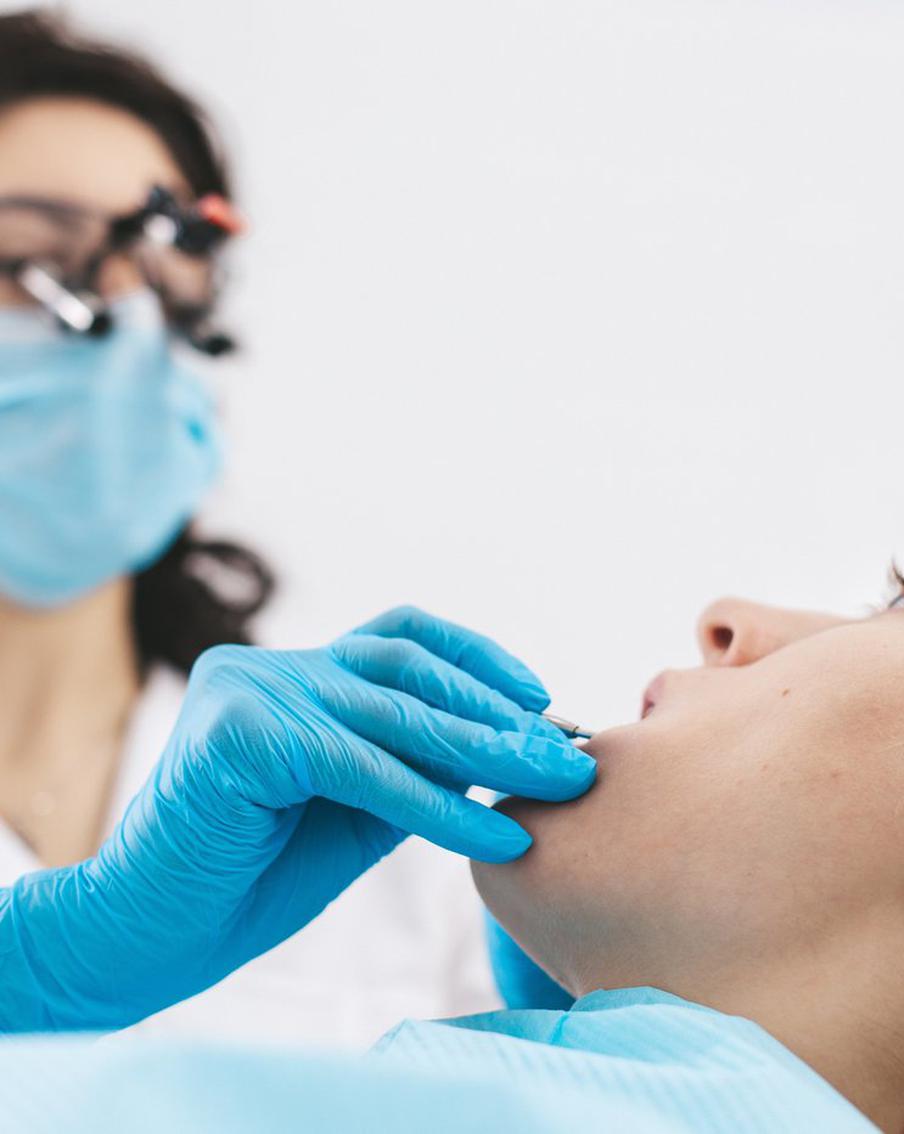 Зуб мудрости: продать, пересадить или всё же удалить? Стоматолог советует повременить с хирургией