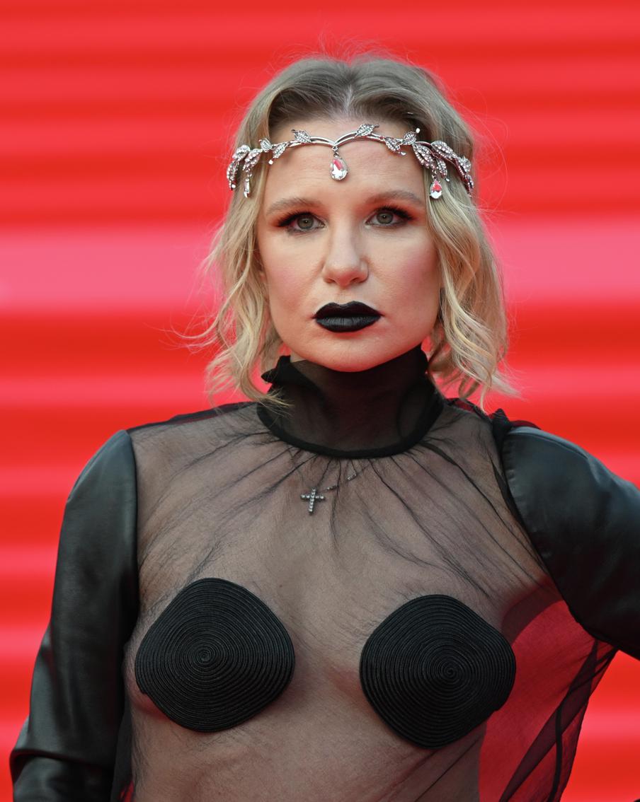 "Будто дом терпимости": известная актриса в ужасе от пошлых нарядов и небритых подмышек гостей ММКФ