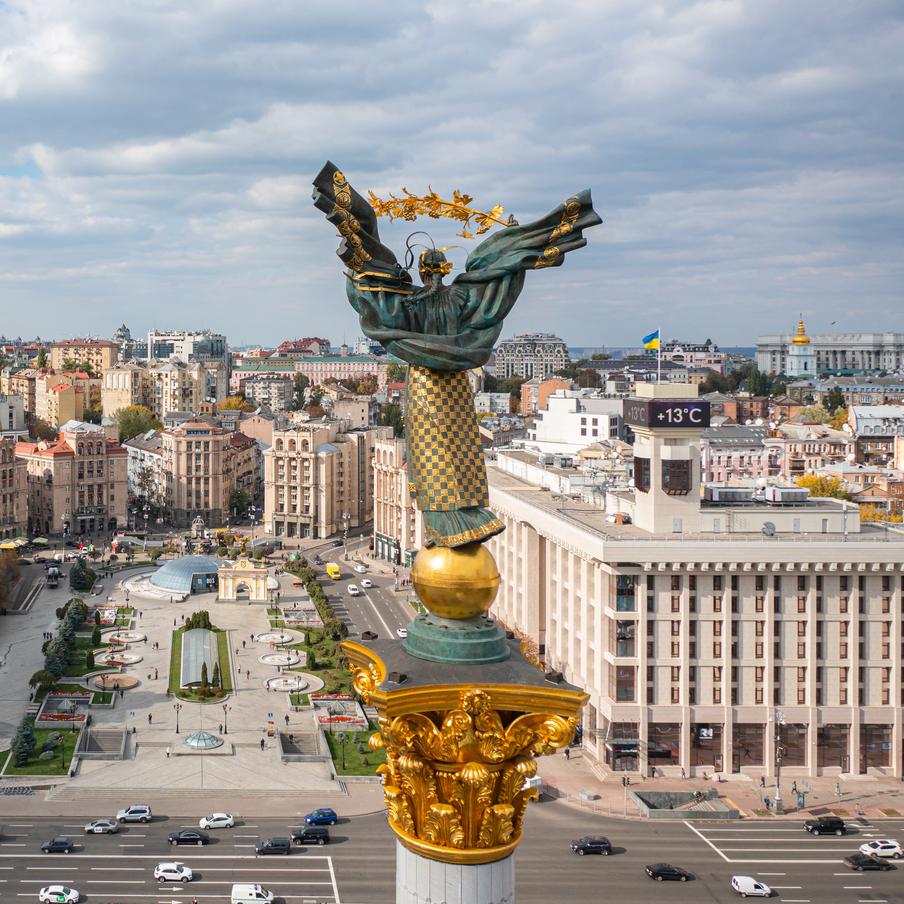 ЕС потребовал от Украины соблюдения прав меньшинств для выдачи кредита. Ранее Евросоюз одобрил 20-й пакет санкций против России и выделение Украине кредита в €90 млрд. Брюссель принял решение предоставить финансирование Киеву ещё в декабре прошлого года, но Венгрия блокировала его исполнение