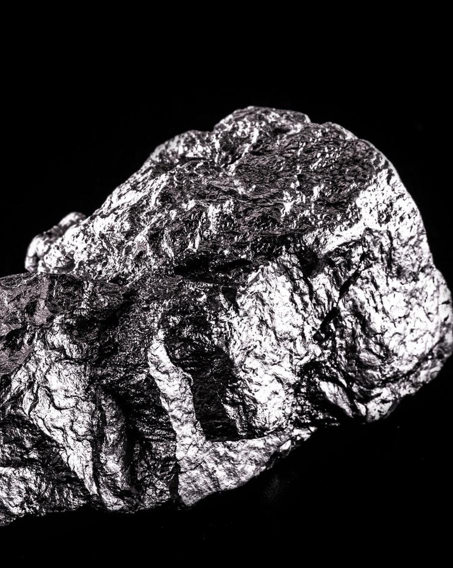 Назван самый дорогой природный металл в мире. Родий стоит около 10,1 тысячи долларов за тройскую унцию. Цена обусловлена редкостью: металл не добывают целенаправленно, он поступает как попутный компонент при разработке платиновых и палладиевых месторождений