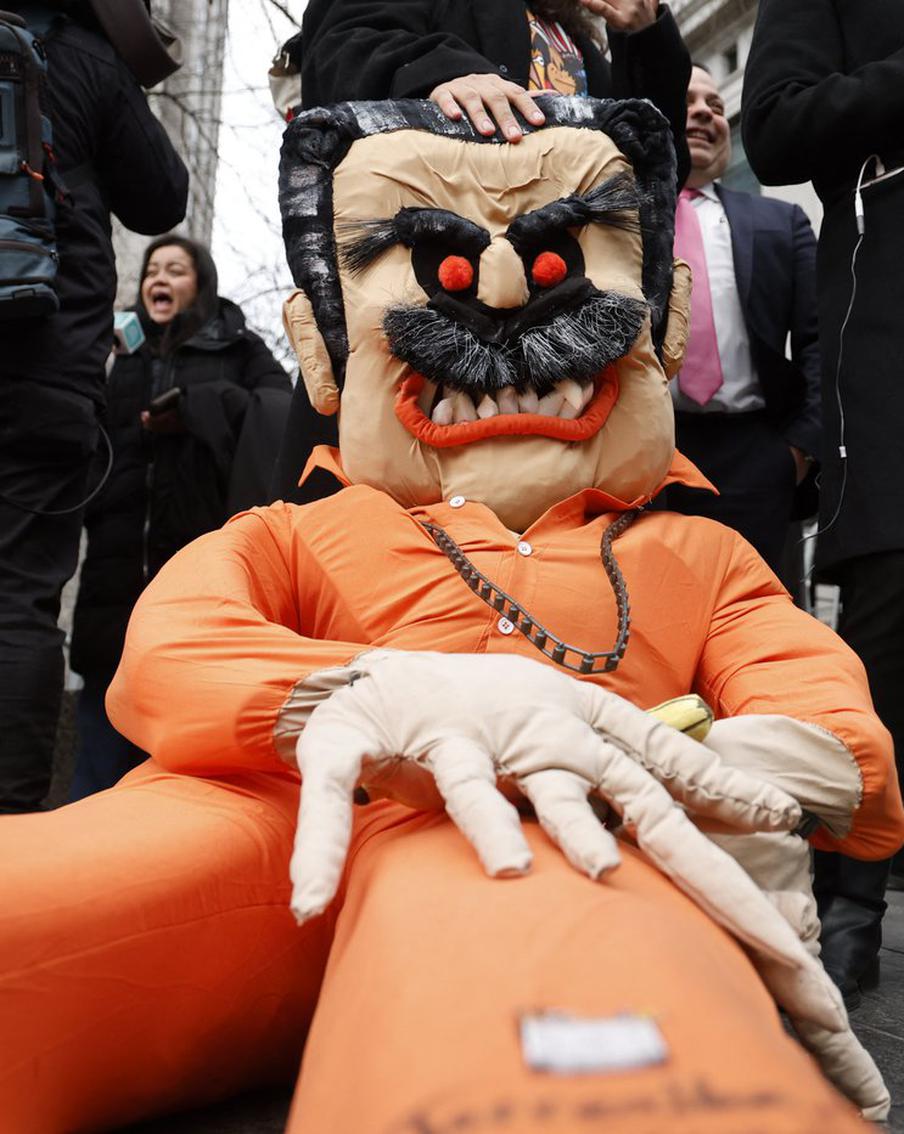 Участвовавший в аресте Мадуро спецназовец США выиграл на этом ставку в $400 тысяч. "Весь мир превратился в какое-то казино", – заявил президент США Дональд Трамп, комментируя ситуацию