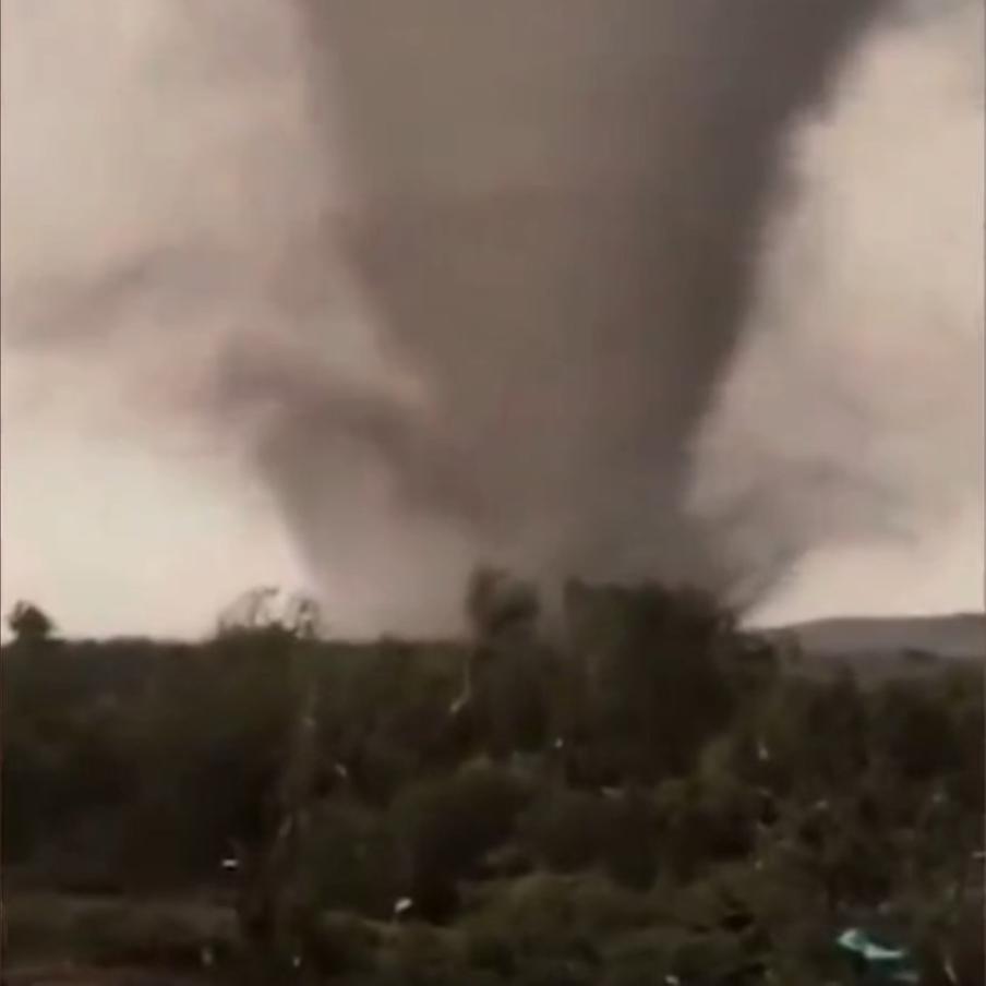 Мощный торнадо прошёл по базе ВС США в Оклахоме и разрушил жилые дома. Один из городских кварталов полностью уничтожен. Некоторые жители оказались заблокированы внутри своих домов и транспортных средств