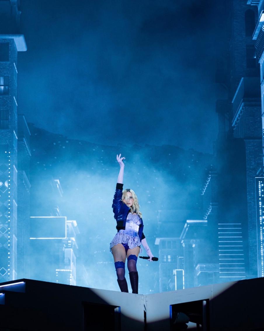 Мадонна назначила награду за пропавший костюм с фестиваля Coachella