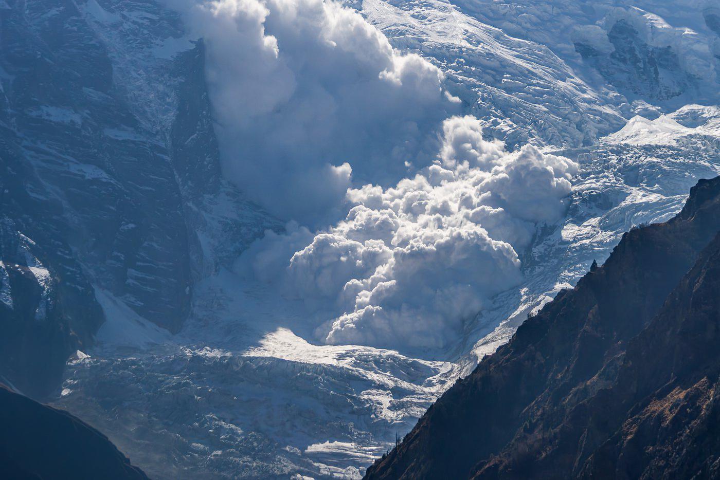 Под лавиной в Бурятии оказались семь туристов, трое ранены