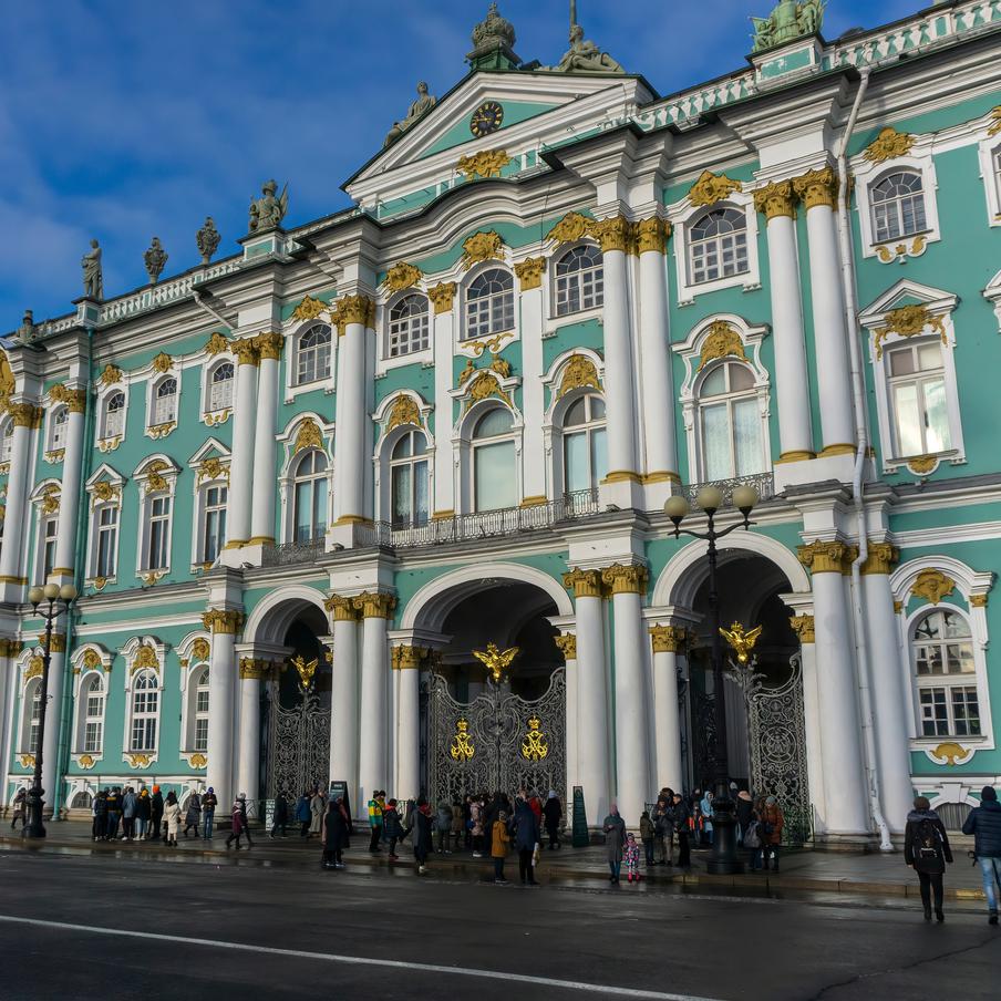 Эрмитаж снимет документальное кино о "детективных историях" в музеях. На первом этапе в рамках альманаха запланирован выпуск от шести до восьми серий. Первый выпуск посвятят античной статуе римского происхождения – так называемой Виктории из Кальватоне