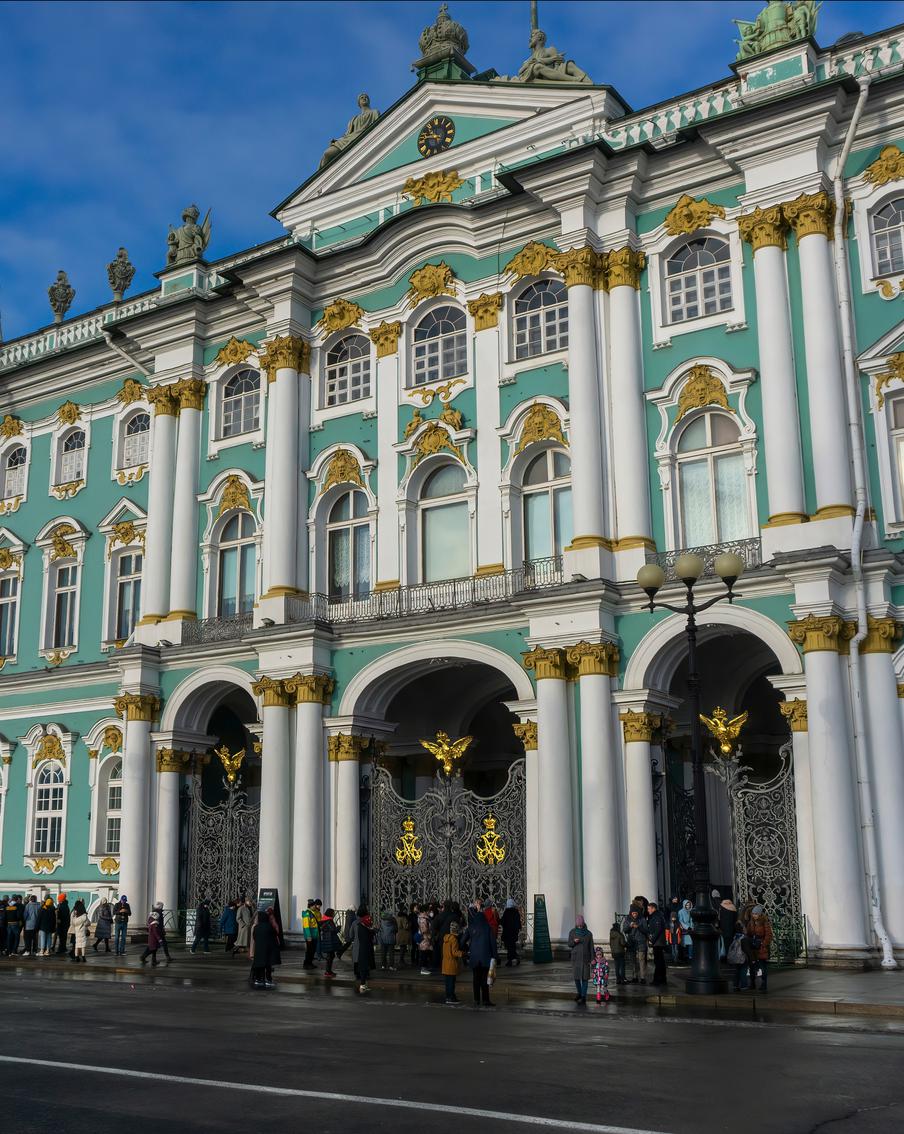 Эрмитаж снимет документальное кино о "детективных историях" в музеях. На первом этапе в рамках альманаха запланирован выпуск от шести до восьми серий. Первый выпуск посвятят античной статуе римского происхождения – так называемой Виктории из Кальватоне