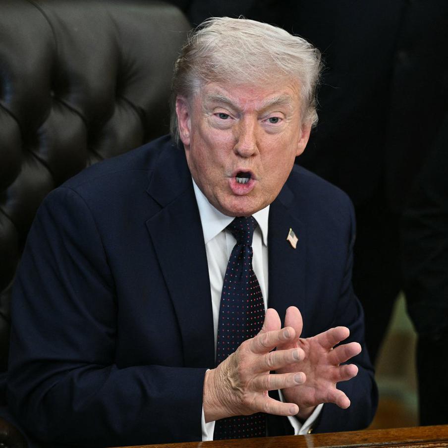 Трамп оценил возможность ядерного удара по Ирану. В разговоре с журналистами президент США также повторил свои предыдущие утверждения о том, что Военно-морские силы, Военно-воздушные силы и системы противовоздушной обороны Ирана "уничтожены целиком"