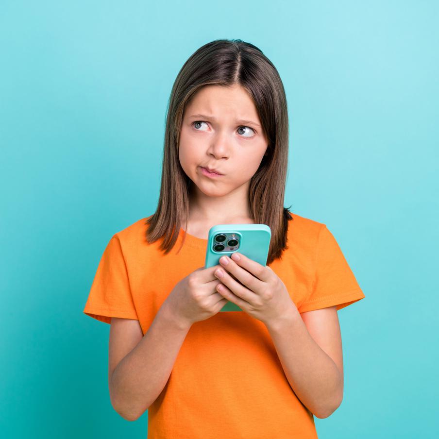 Норвегия планирует запретить соцсетей для детей. По убеждению премьера страны, обыденная жизнь подрастающего поколения не должна находиться под управлением гаджетов и цифровых алгоритмов