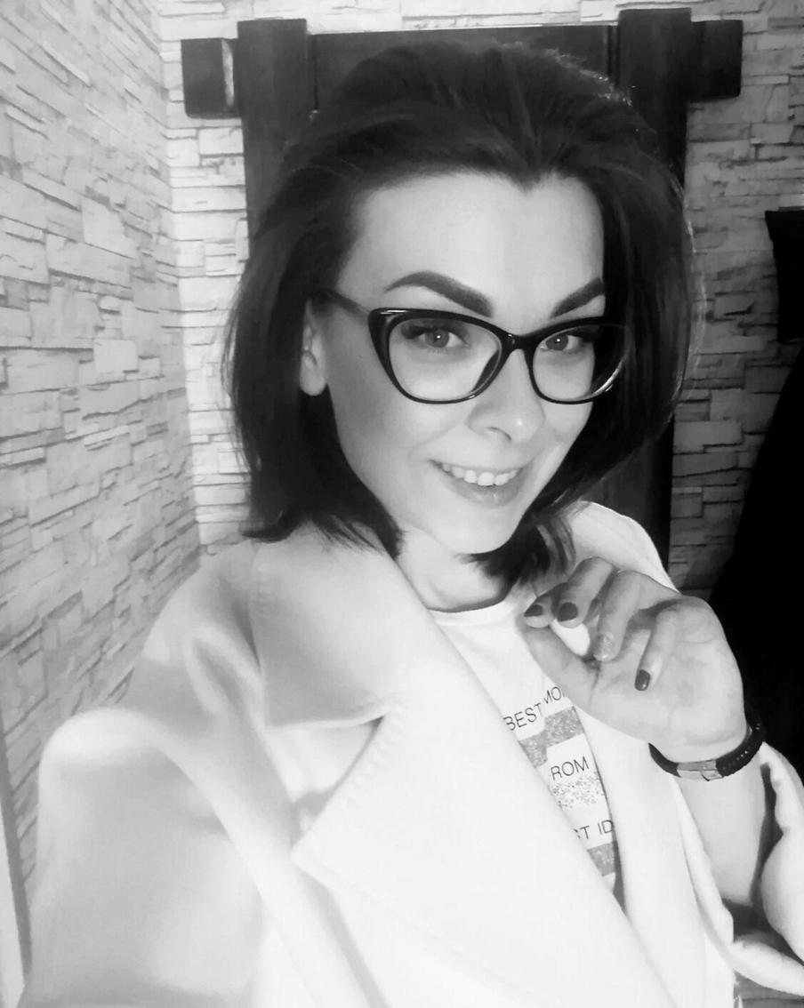 "Леры больше нет": в Омске после нападения двух нетрезвых мужчин скончалась известная зоозащитница. Женщина получила сотрясение мозга и ушиб мягких тканей головы, но в день избиения отказалась от госпитализации, так как дома её ждали пять собак