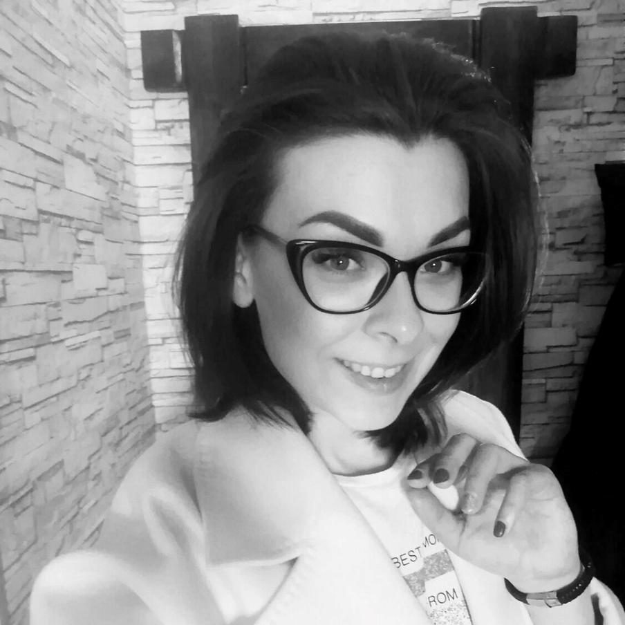 "Леры больше нет": в Омске после нападения двух нетрезвых мужчин скончалась известная зоозащитница. Женщина получила сотрясение мозга и ушиб мягких тканей головы, но в день избиения отказалась от госпитализации, так как дома её ждали пять собак