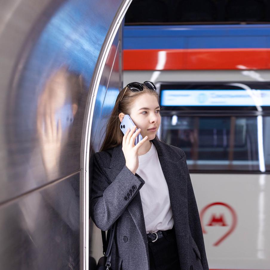 Контакт-центру "Московский транспорт" исполнилось 13 лет. Сегодня это современный высокотехнологичный центр поддержки пассажиров, где операторам помогает искусственный интеллект