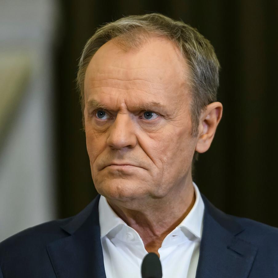 Власти Польши обвиняют Россию в подготовке скорого нападения на НАТО. Польский премьер-министр Дональд Туск заявил, что Россия якобы готовится к проведению операции против одной из стран – участниц НАТО. Политик полагает, что она начнётся в ближайшие месяцы