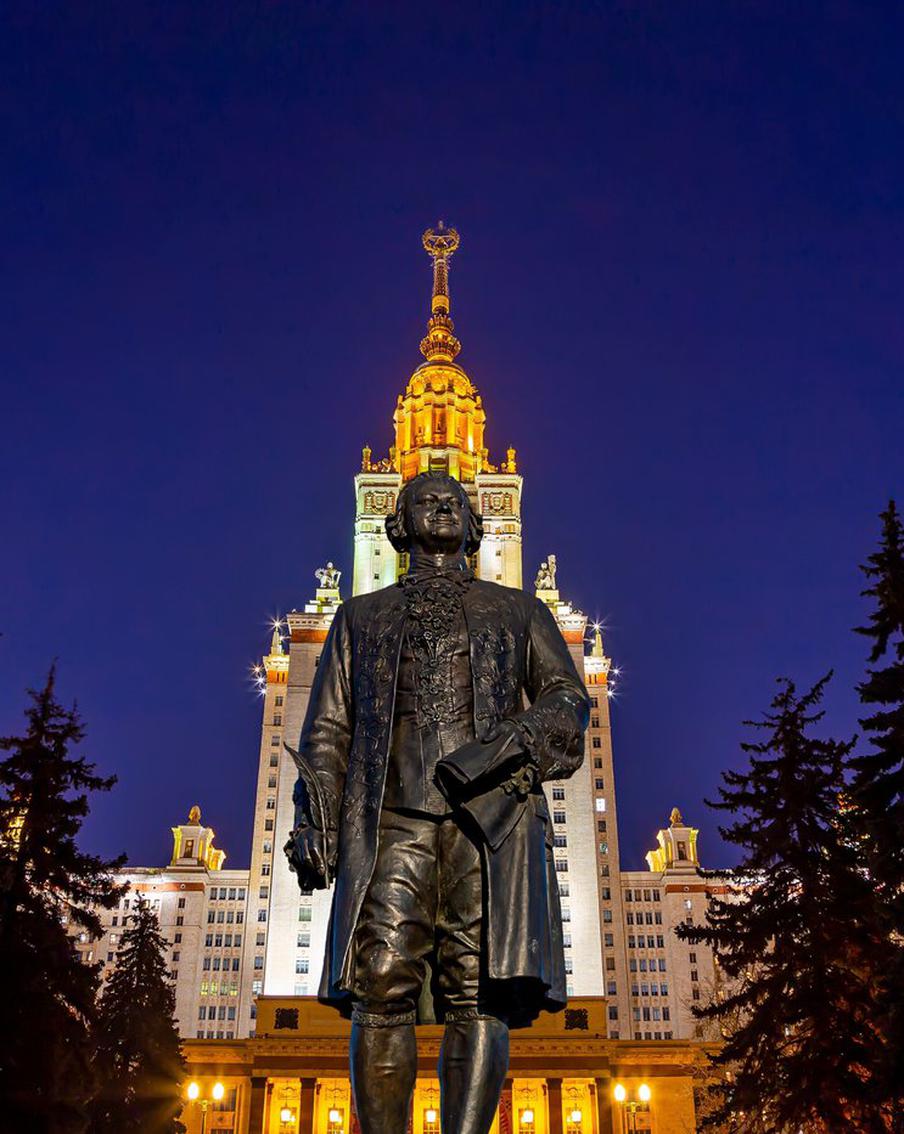 Путин разрешил вдовам участников СВО получать высшее образование бесплатно. Российский президент подписал закон, позволяющий жёнам погибших в спецоперации военных бесплатно поступать в вузы без вступительных испытаний