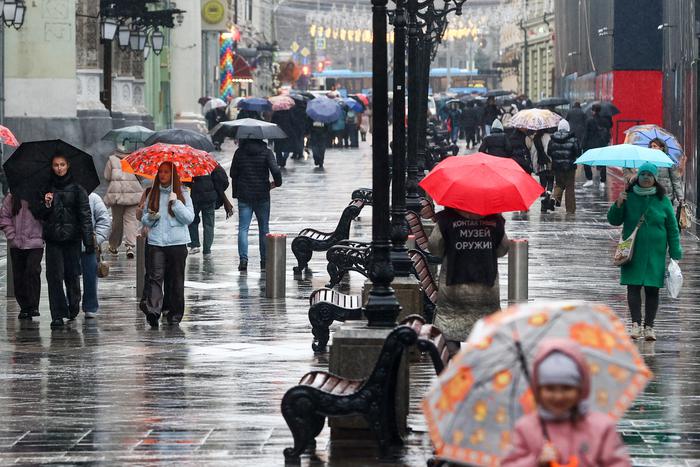 В столице вечером воскресенья ожидаются сильные ливни, переходящие в мокрый снег