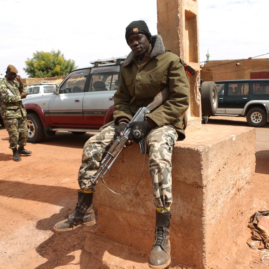 Повстанцы-туареги заявили о захвате города Кидаль на севере Мали. Сепаратистское движение "Фронт освобождения Азавада" утверждает о захвате находящегося на севере Мали города Кидаль. Также оно взяло ответственность за атаки на военные базы правительства