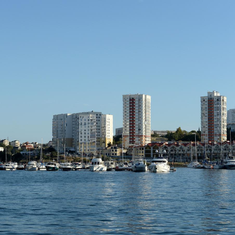 Более полусотни домов пострадали при атаке беспилотников ВСУ на Севастополь. Атака украинских дронов привела к повреждению 51 здания в Севастополе. У некоторых инфраструктурных объектов зафиксированы серьёзные повреждения