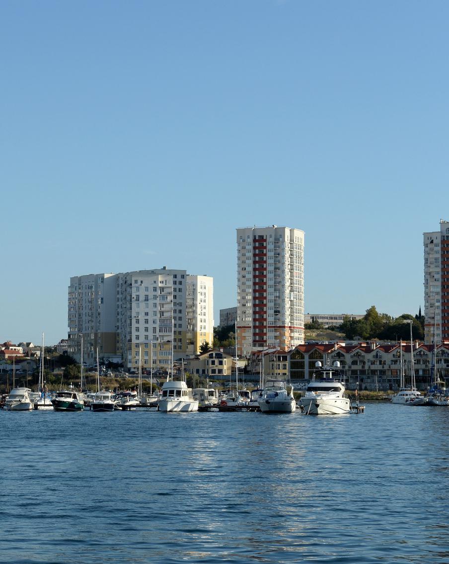 Более полусотни домов пострадали при атаке беспилотников ВСУ на Севастополь. Атака украинских дронов привела к повреждению 51 здания в Севастополе. У некоторых инфраструктурных объектов зафиксированы серьёзные повреждения