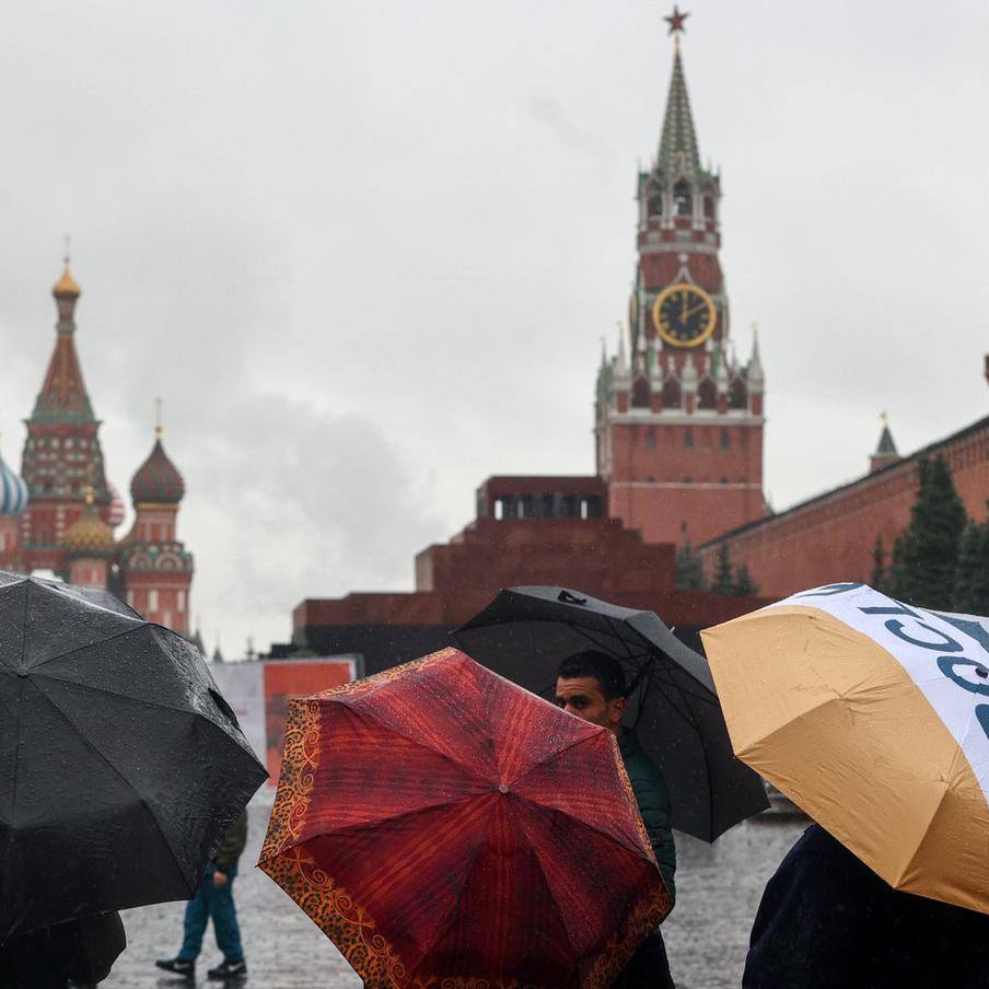 В МЧС сообщили о резком ухудшении погоды в Москве во второй половине дня. Жителей столицы призвали быть осторожнее на фоне резкого ухудшения погоды в Москве. Автовладельцев, в свою очередь, попросили соблюдать скоростной режим