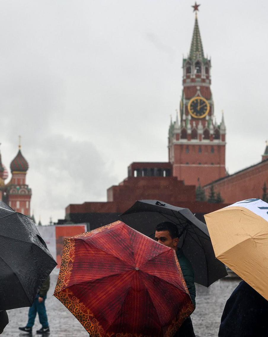 В МЧС сообщили о резком ухудшении погоды в Москве во второй половине дня. Жителей столицы призвали быть осторожнее на фоне резкого ухудшения погоды в Москве. Автовладельцев, в свою очередь, попросили соблюдать скоростной режим