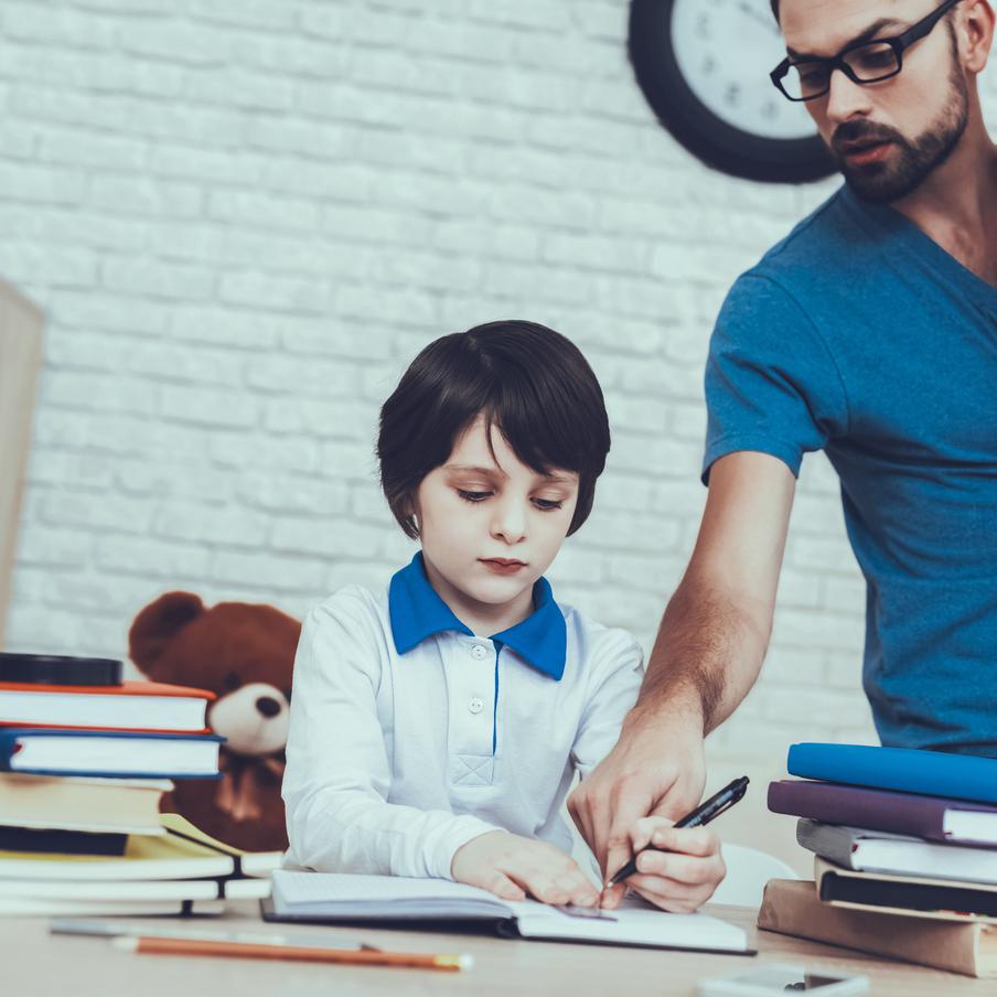 Российским школьникам могут отменить домашние задания из-за засилья ИИ. Активное распространение в образовательной сфере искусственного интеллекта может привести к полной отмене домашних заданий для российских школьников