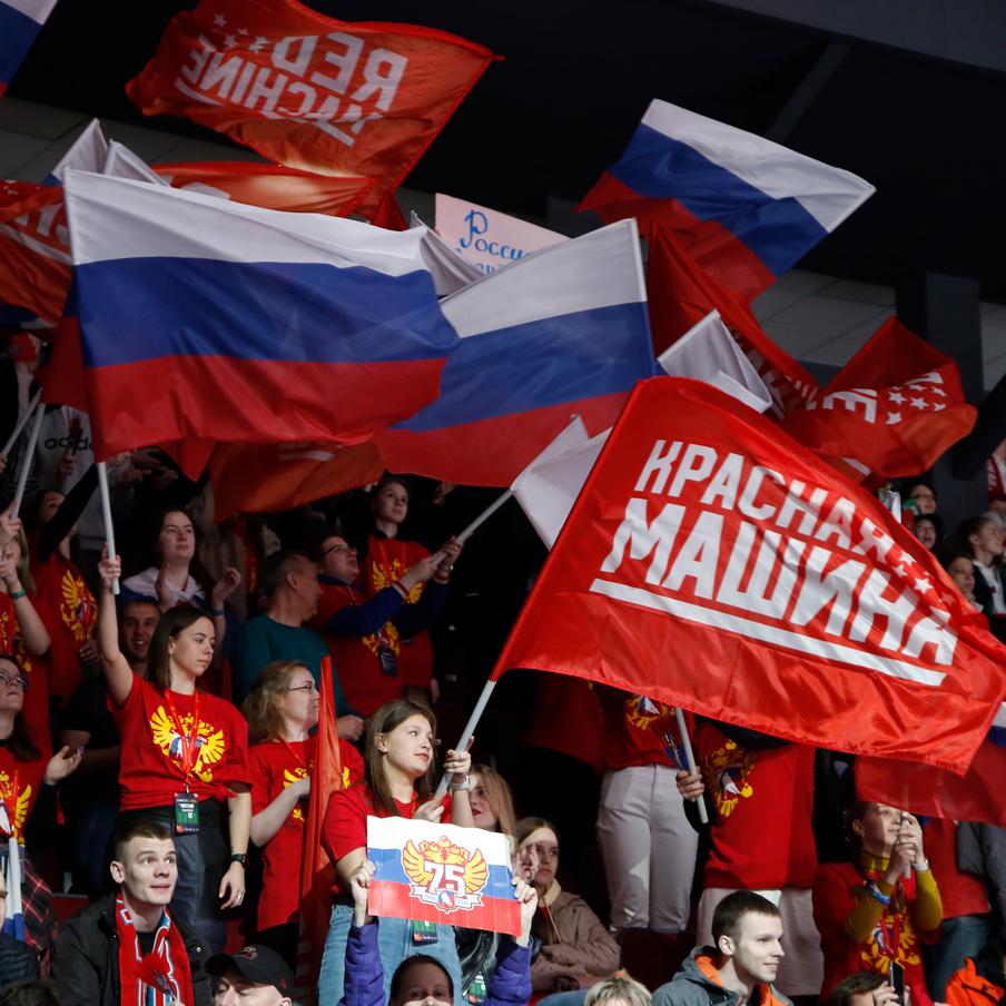 В России проверят плакаты стадионных болельщиков на традиционные ценности. Правительство России запретило проносить на стадионы плакаты или произносить на матчах кричалки, не соответствующие традиционным ценностям