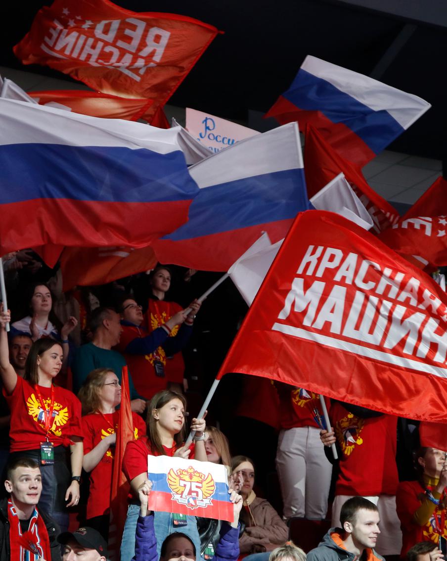 В России проверят плакаты стадионных болельщиков на традиционные ценности. Правительство России запретило проносить на стадионы плакаты или произносить на матчах кричалки, не соответствующие традиционным ценностям