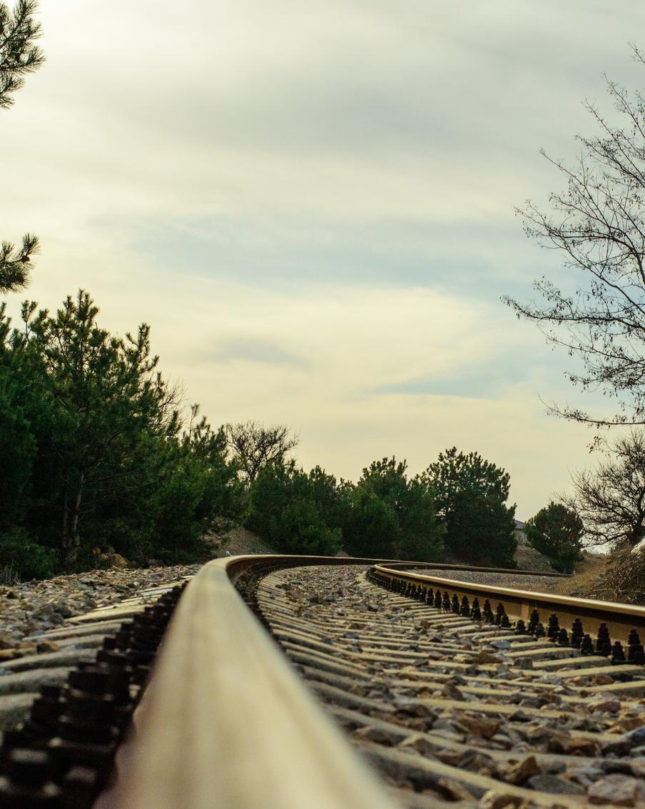 В Севастополе внесли изменения в расписания пассажирских поездов из-за дронов. Оператор железнодорожных пассажирских перевозок внёс коррективы в расписание поездов в Севастополе. Это произошло после атаки на город украинских дронов