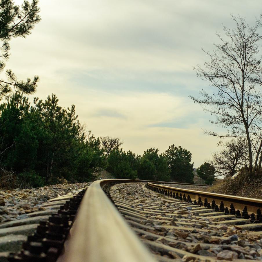 В Севастополе внесли изменения в расписания пассажирских поездов из-за дронов. Оператор железнодорожных пассажирских перевозок внёс коррективы в расписание поездов в Севастополе. Это произошло после атаки на город украинских дронов