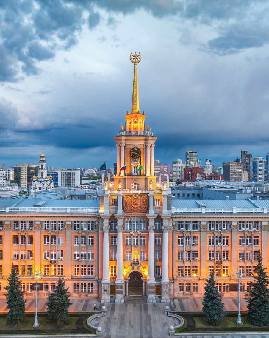 В Екатеринбурге запустили горячую линию для пострадавших от атаки дрона ВСУ. Власти уральского города заявили, что для обращений пострадавших от первой за время спецоперации атаки украинского дрона на Екатеринбург была запущена горячая линия