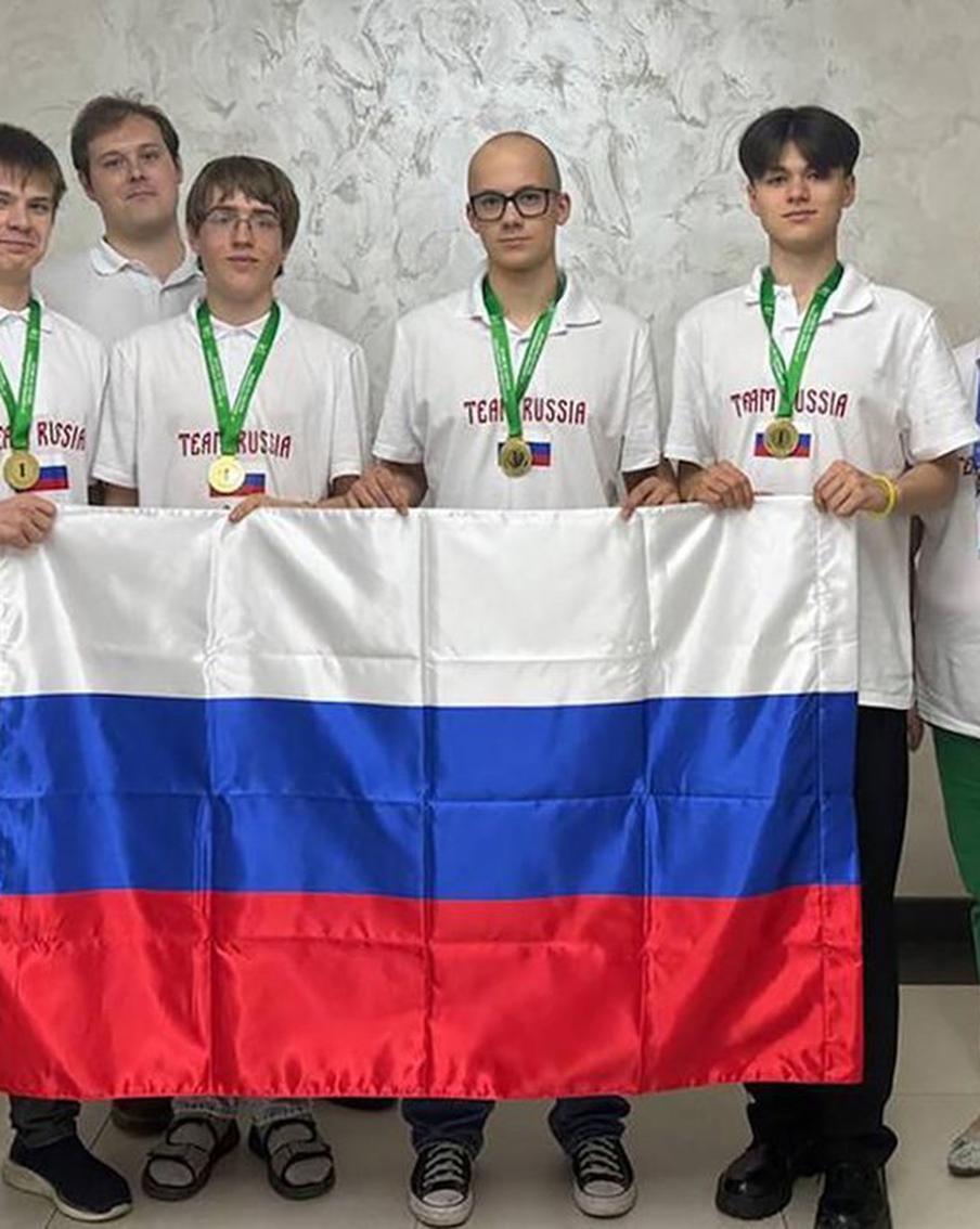 Собянин рассказал о достижениях москвичей на Международной олимпиаде по биологии