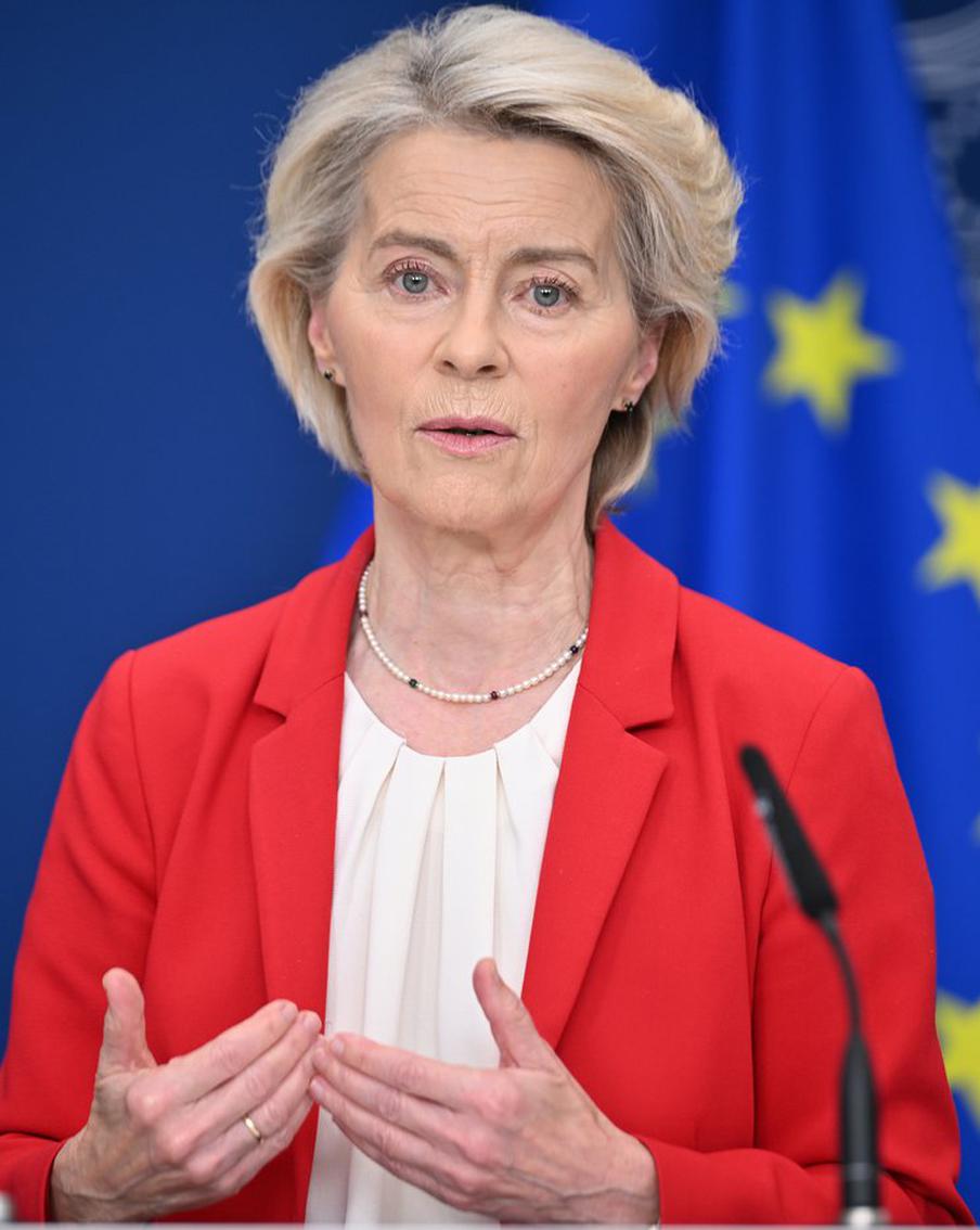 Politico: консерваторы ФРГ хотят выдвинуть ультиматум фон дер Ляйен по реформам. Консервативные фракции Христианско-демократического и Христианско-социального союзов планируют выдвинуть ультиматум главе Европейской комиссии Урсуле фон дер Ляйен с требованием смягчить европейские регуляторные стандарты