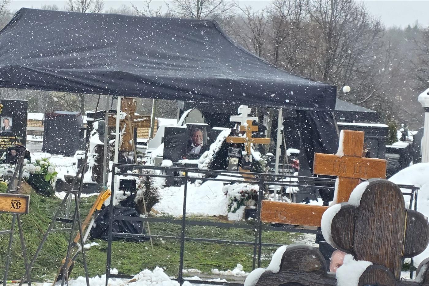 Похоронят рядом с Добрыниным и Шиловским: где подготовили могилу для Алексея Пиманова