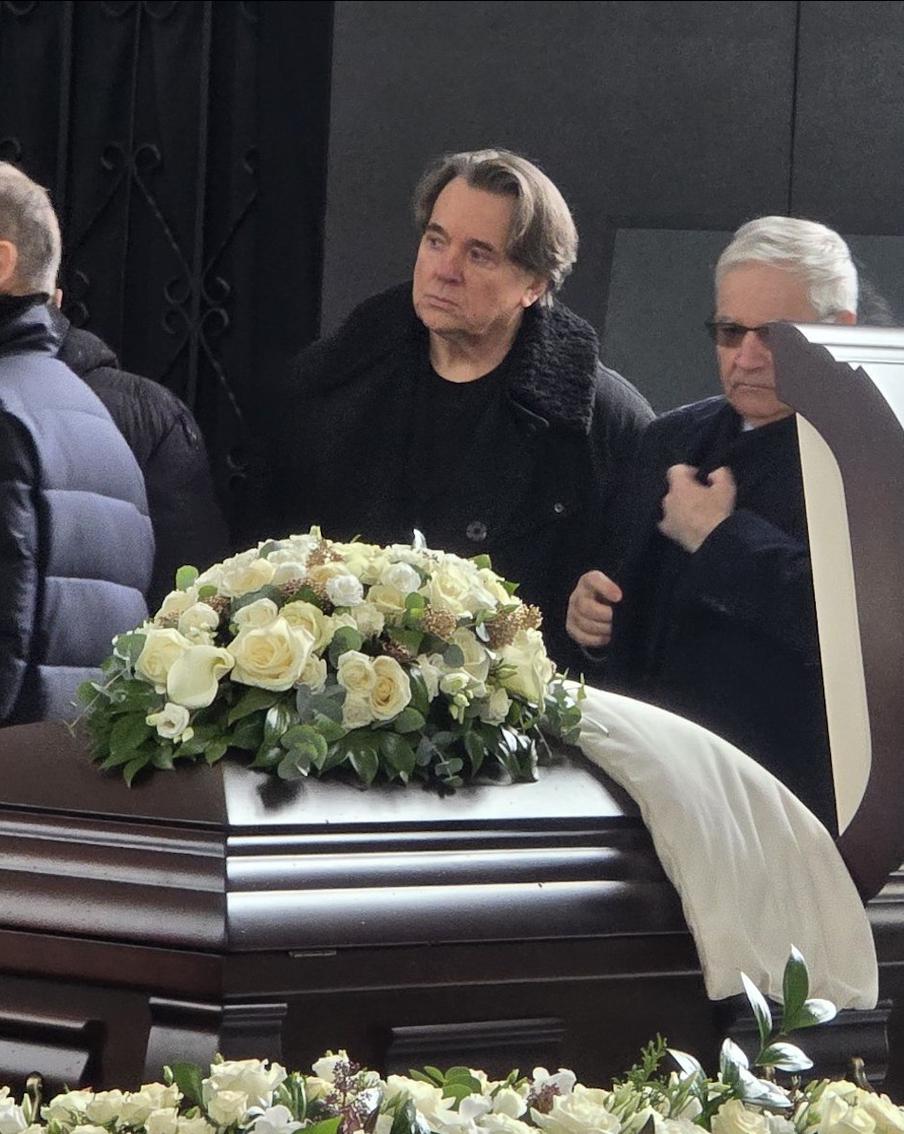 "Для меня ты никогда не уйдёшь": о чём говорят звёзды на прощании с Алексеем Пимановым