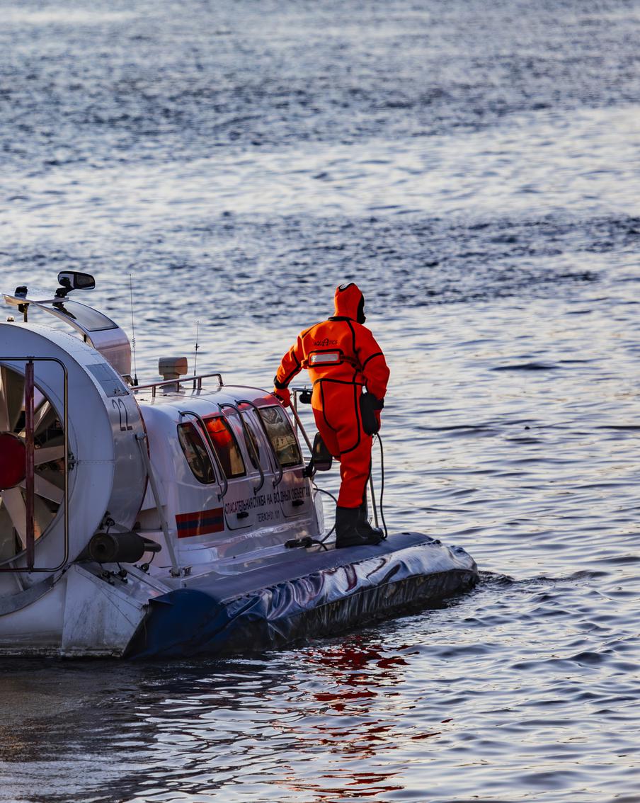 Топ-менеджер "Яндекса" погиб во время рыбалки в Волгоградской области. Сергей Лойтер, топ-менеджер "Яндекса", и Александр Назаров, застройщик из Волгограда, пропали во время рыбалки в Светлоярском районе Волгоградской области. Как сообщает РИА "Новости" со ссылкой на представителей силовых структур, Лойтер был обнаружен погибшим, а поиски Назарова продолжаются