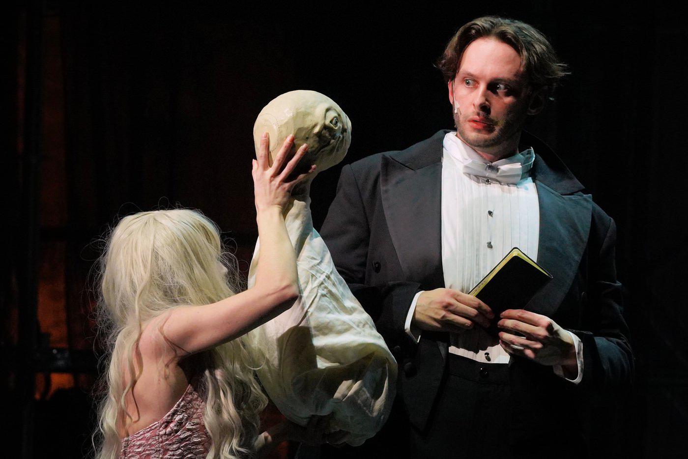 Наталья (Анастасия Захарова) с Бобиком и Андрей (Максим Трофимчук).